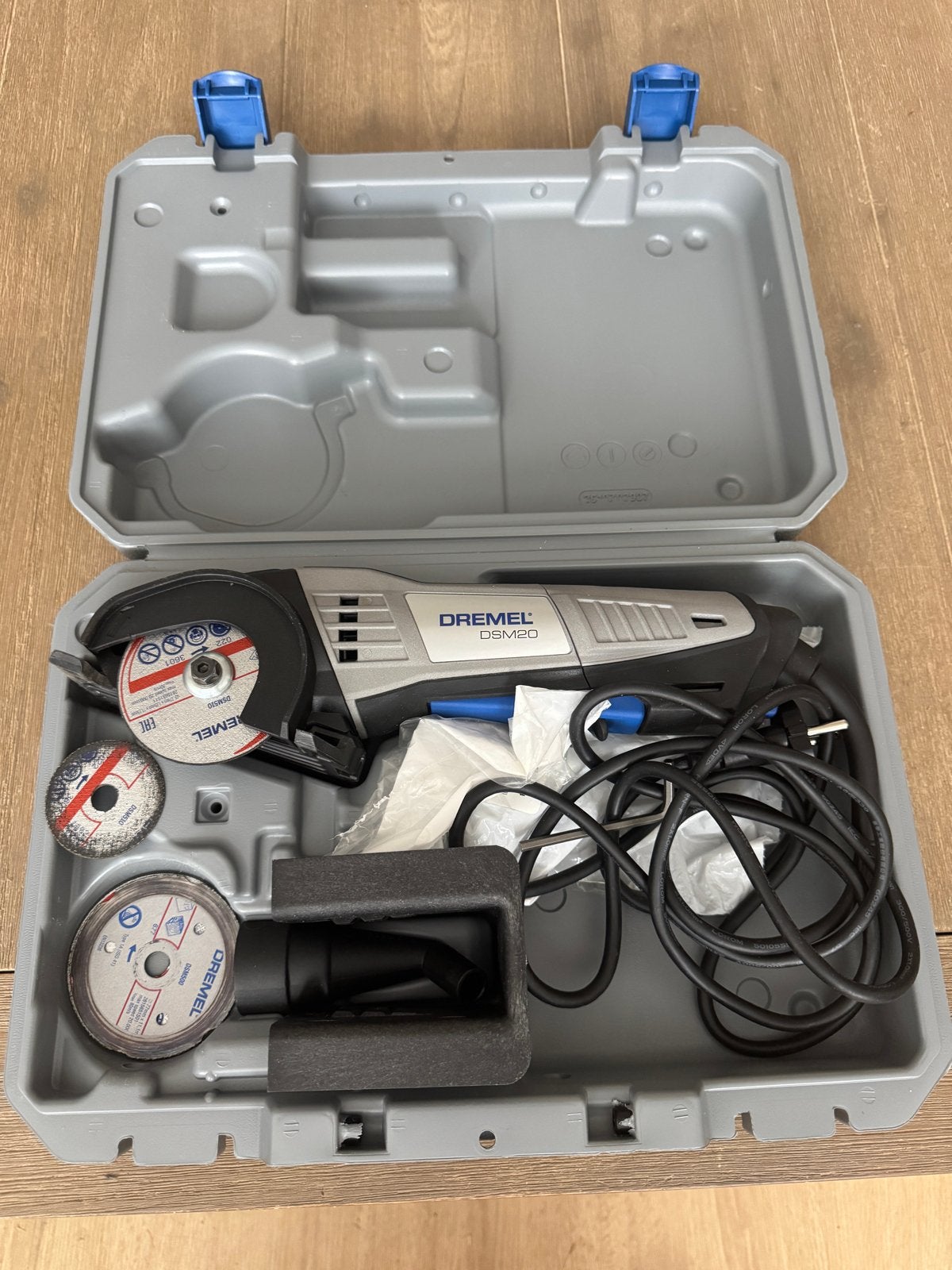 Dremel DSM20 Compacte Zaagmachine met Koffer, Ophalen of Verzenden, Gebruikt, Minder dan 600 watt, Overige typen