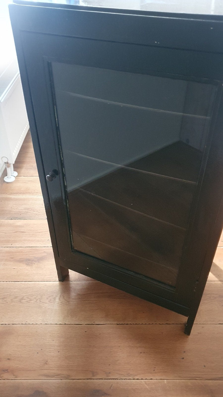Antiek geverfd kastje met glazendeur en legplankjes, Ophalen