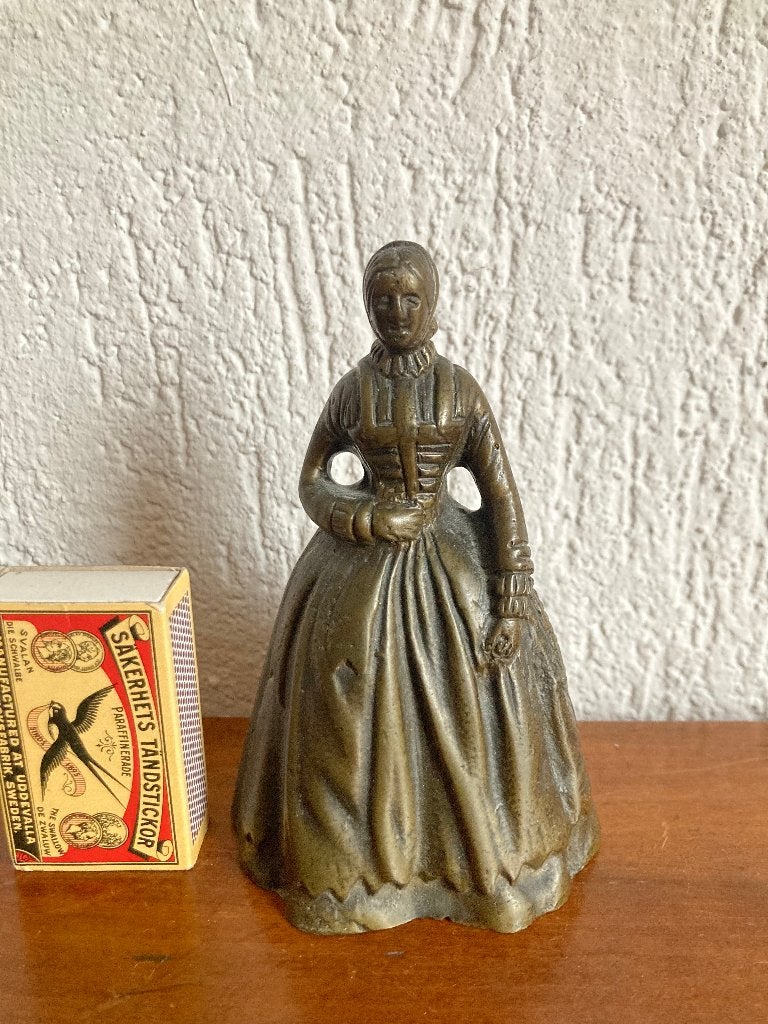 Antieke koperen bronzen klassieke tafelbel dame lady bell, Ophalen of Verzenden
