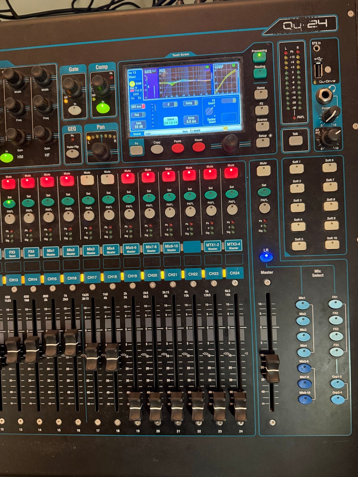 Allen & Heath Qu-24 Digitale Mixer - Perfecte Staat, Ophalen of Verzenden, Zo goed als nieuw, 20 kanalen of meer, Microfooningang