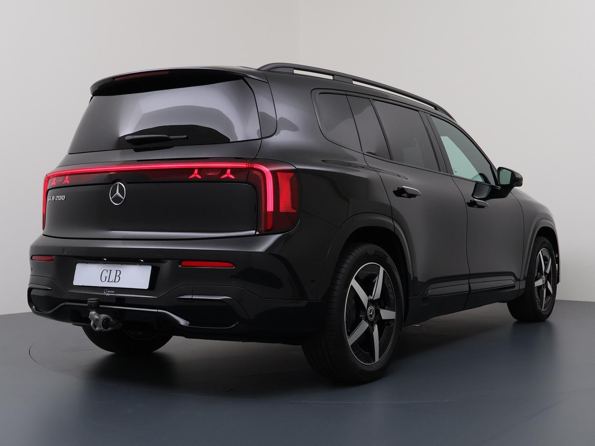 Mercedes-Benz GLB 200 Business Solution AMG | Premium Pakket, 4 cilinders, Bedrijf, 1740 kg, SUV of Terreinwagen