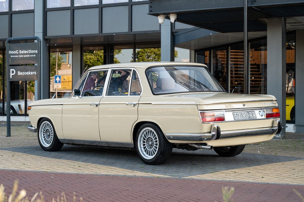 BMW 2000 Automatic (bj 1971, automaat), Auto's, Automaat, Beige, 4 stoelen, Beige