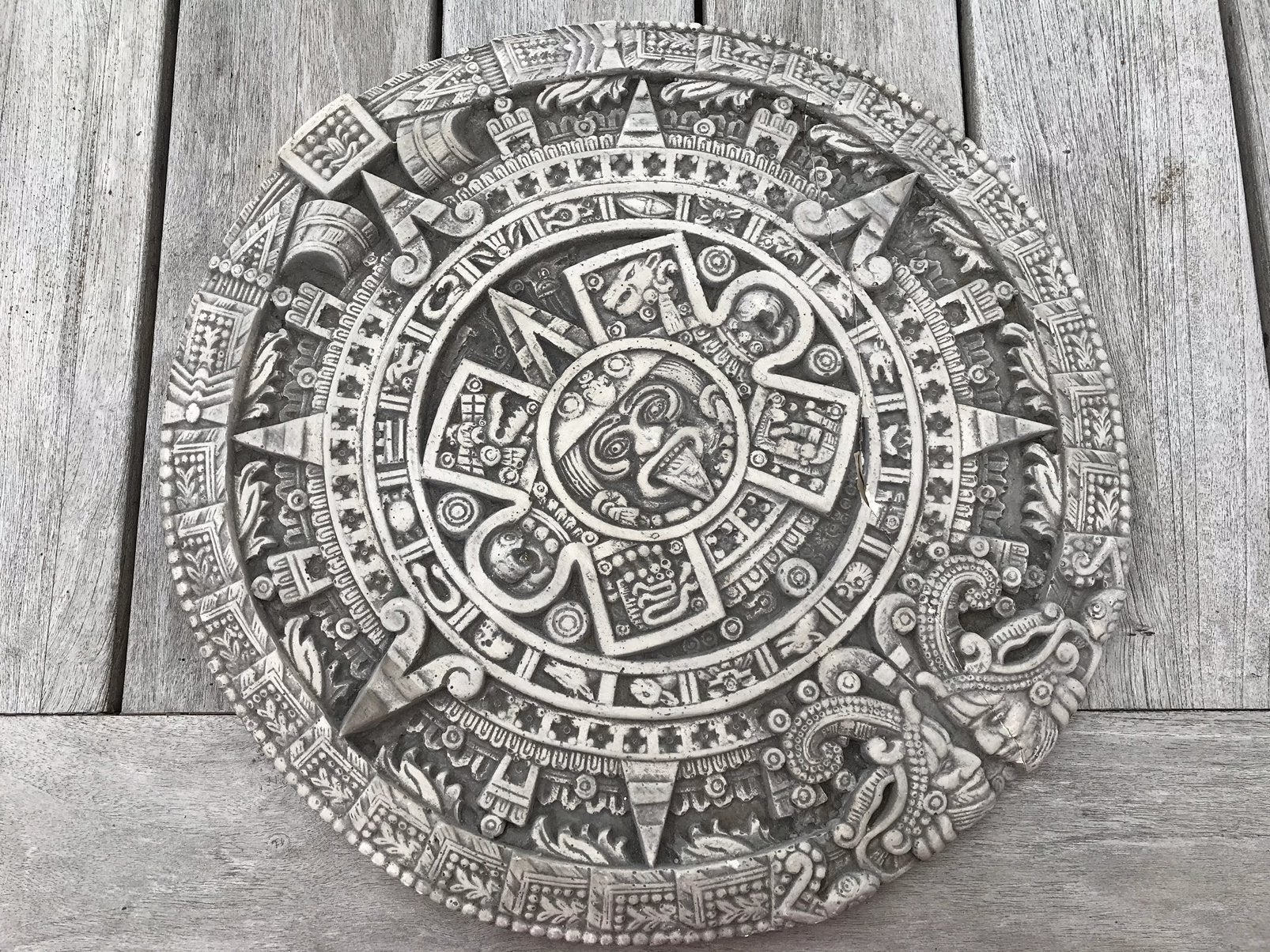 Kalender van de Azteken, Ophalen