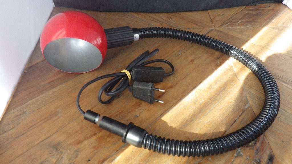 mooie tafellamp met rode kap en flexibele stang, Huis en Inrichting, Lampen | Tafellampen, Overige typen, Gebruikt, Ophalen of Verzenden
