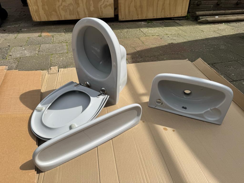 Toilet, wastafel en plankje - Gebruikt, Doe-het-zelf en Verbouw, Sanitair, Ophalen, Gebruikt, Toilet