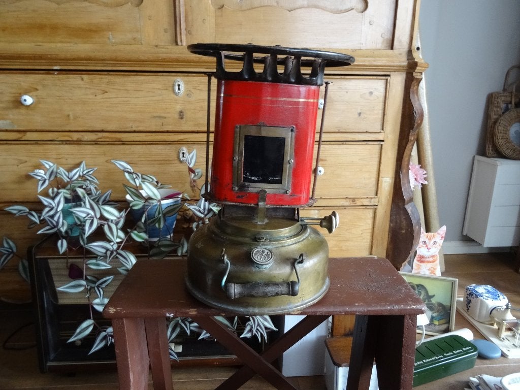 Antiek oud rood emaille met koper oliestel Hasag Lipsia, Antiek en Kunst, Ophalen
