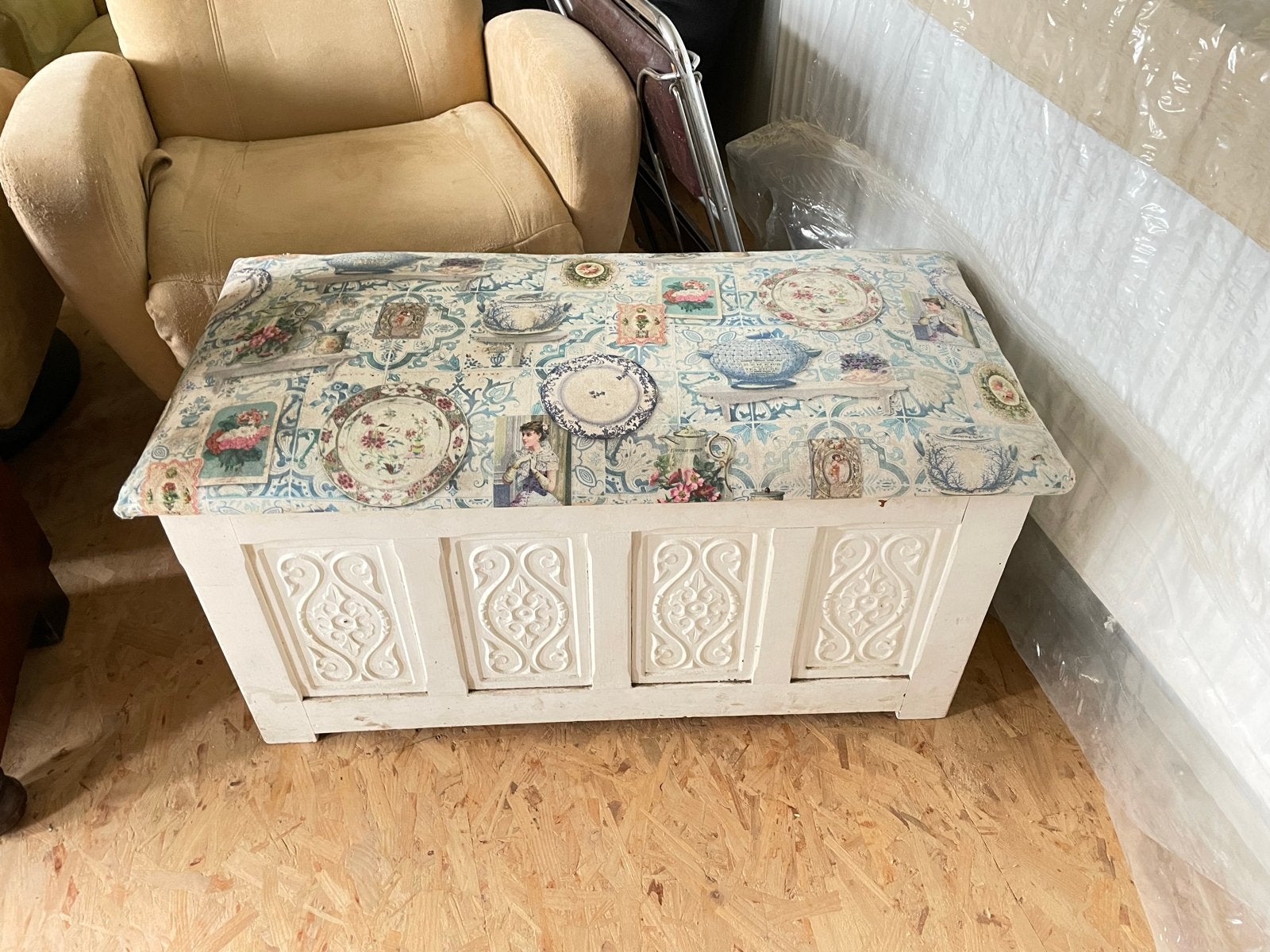 Decoratieve opbergkist met sierlijk patroon, Ophalen, 50 – 75, Gebruikt, 100 tot 150 cm