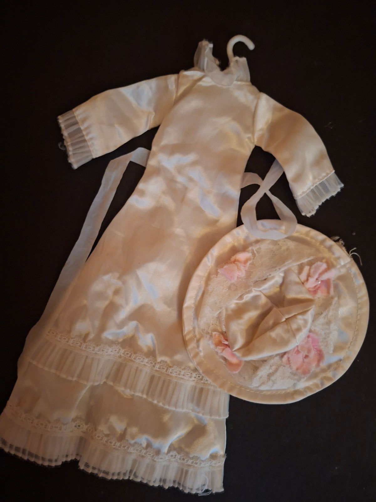 vintage barbie Sindy doll wedding bells dress1976, Verzenden, Kleertjes