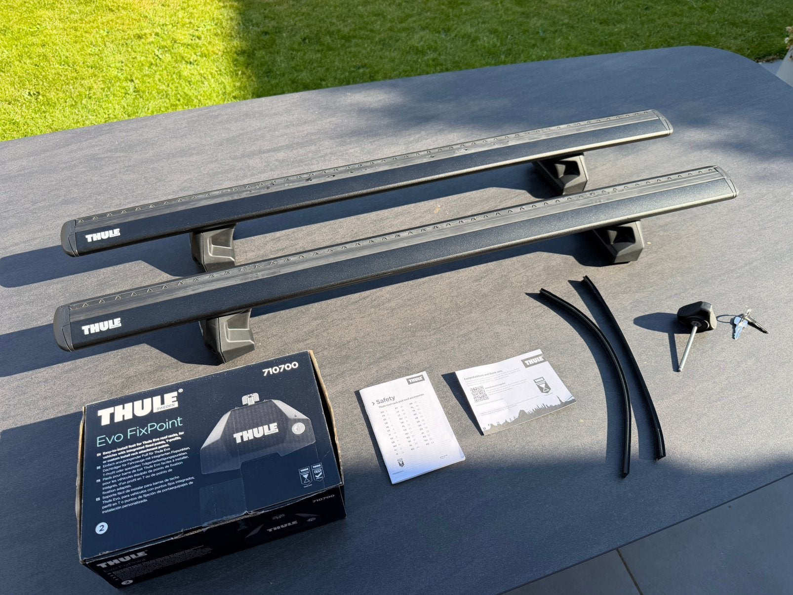 Thule WingBar Evo dakdragers 108 cm met voetenset 7107, Auto diversen, Dakdragers, Ophalen of Verzenden, Zo goed als nieuw