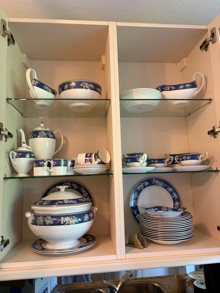 Wedgwood Compleet  Servies - Blauw en Wit Bloemmotief, Ophalen, Zo goed als nieuw, Overige stijlen, Porselein