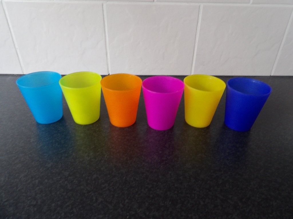 set van 6 gekleurde kunststof bekers, Kunststof, Gebruikt, Overige typen, Ophalen of Verzenden