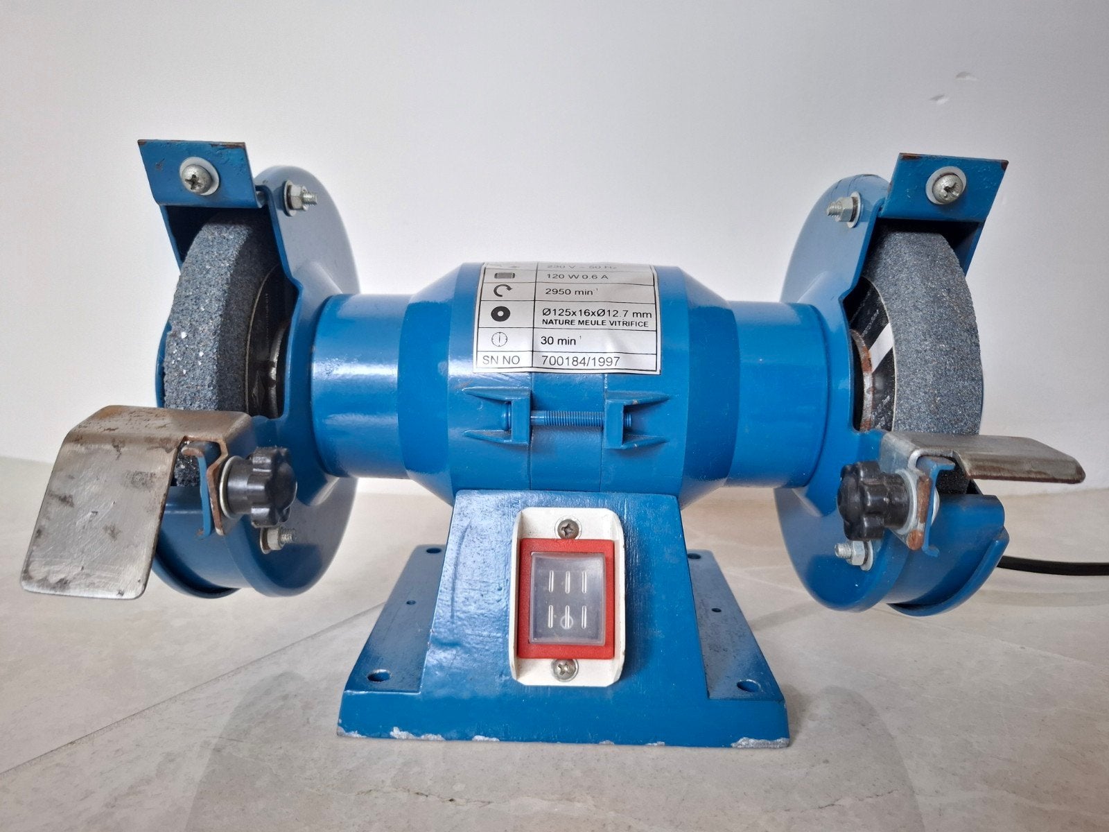 Agojama 8E404 werkbankslijpmachine, 125mm, 120W, 2.950 p/m, Ophalen, Zo goed als nieuw, Minder dan 700 watt, Werkbankslijpmachine
