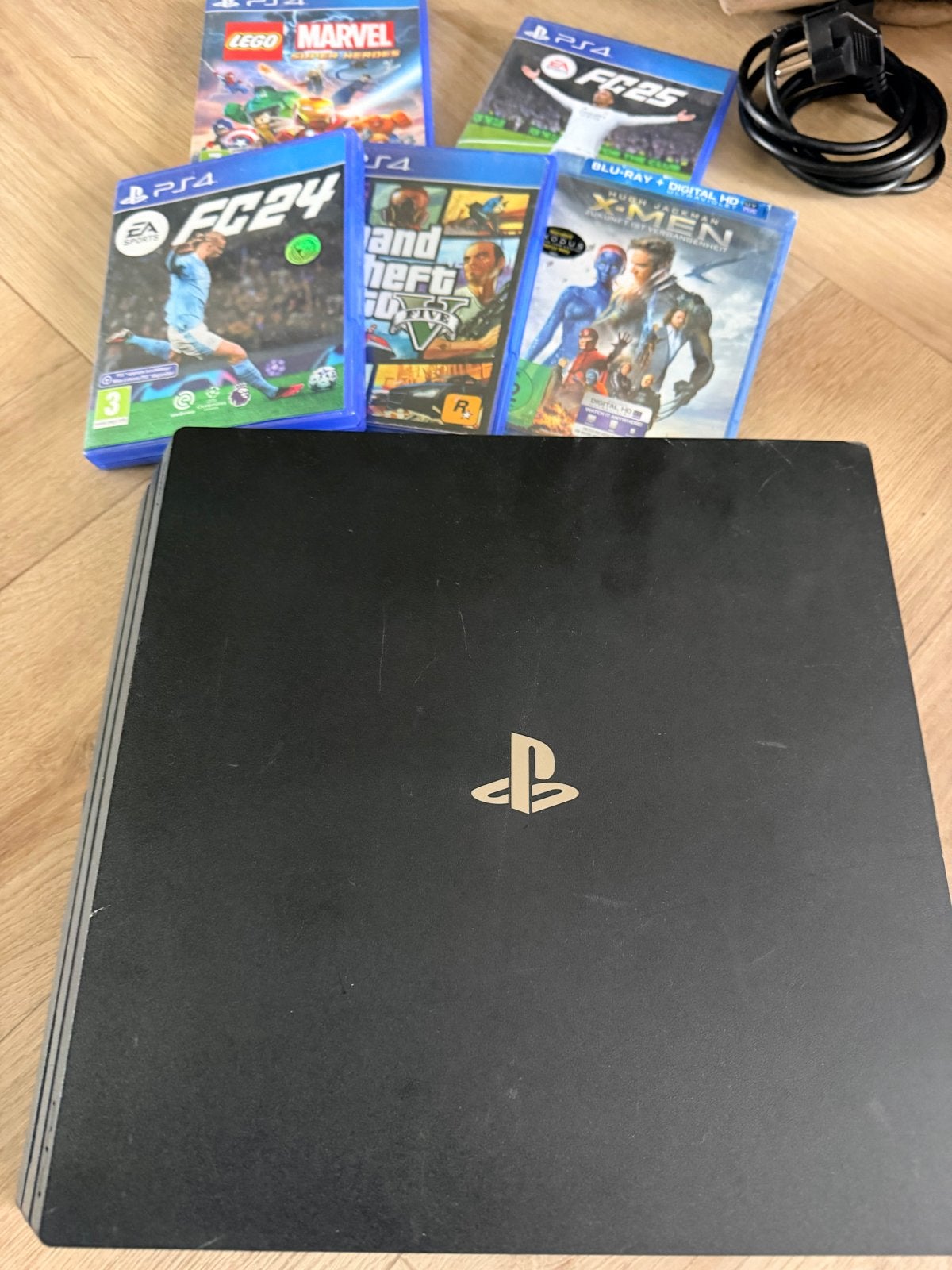 Sony PlayStation 4 Compleet met 2 Controllers, Laadstation &, Spelcomputers en Games, Spelcomputers | Sony PlayStation 4, Met 2 controllers