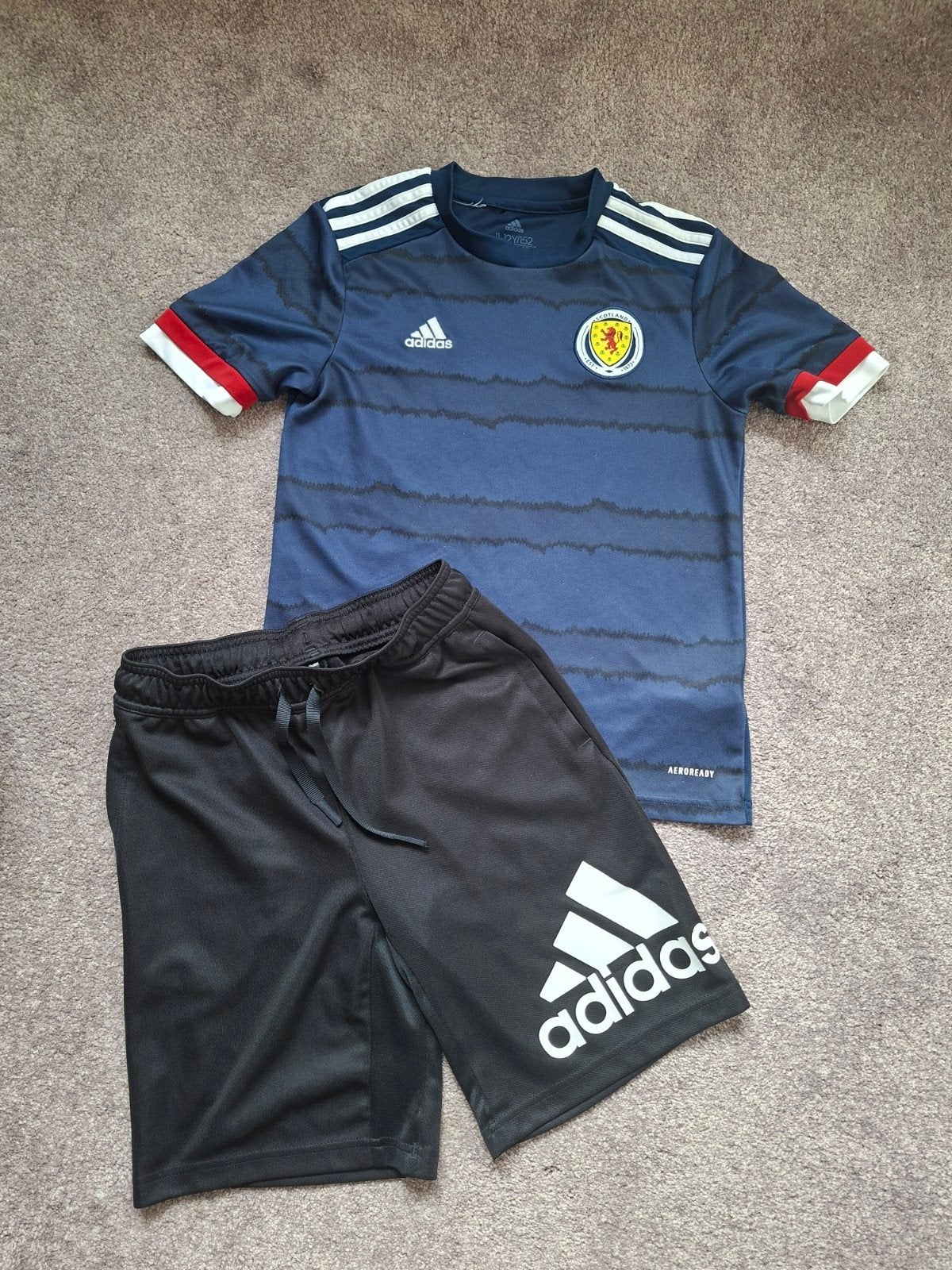 Schotland voetbalshirt met broekje - Maat 152, Kinderen en Baby's, Kinderkleding | Maat 152, Adidas, Gebruikt, Jongen of Meisje