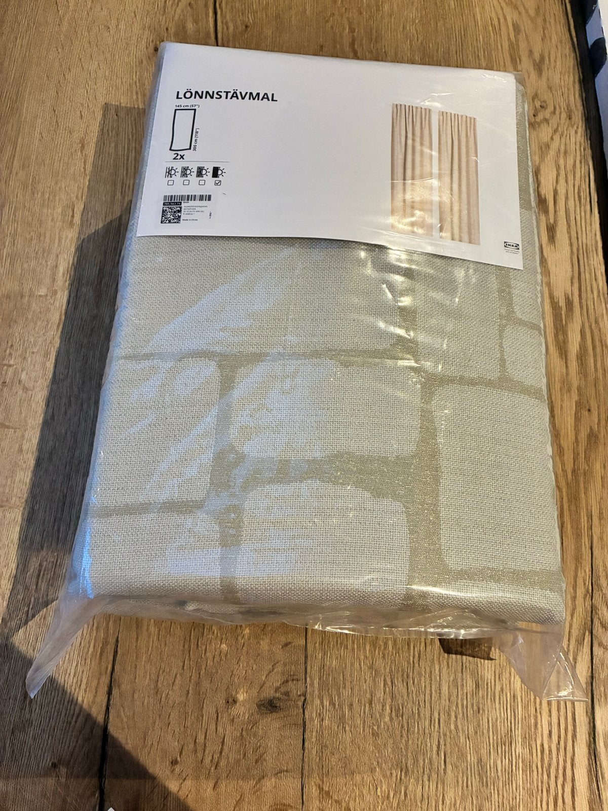 IKEA LÖNNSTÄVMAL Gordijnen 145x300 cm - Nieuw in verpakking, Verduisterend, Beige, Nieuw, Ophalen of Verzenden