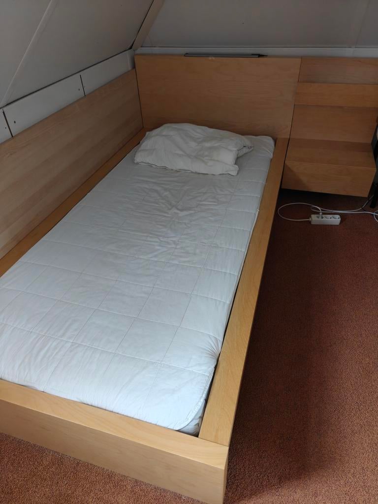 2x IKEA Malm bed 90x200 met lattenbodem en nachtkastjes, Ophalen, Gebruikt, 90 cm, Eenpersoons