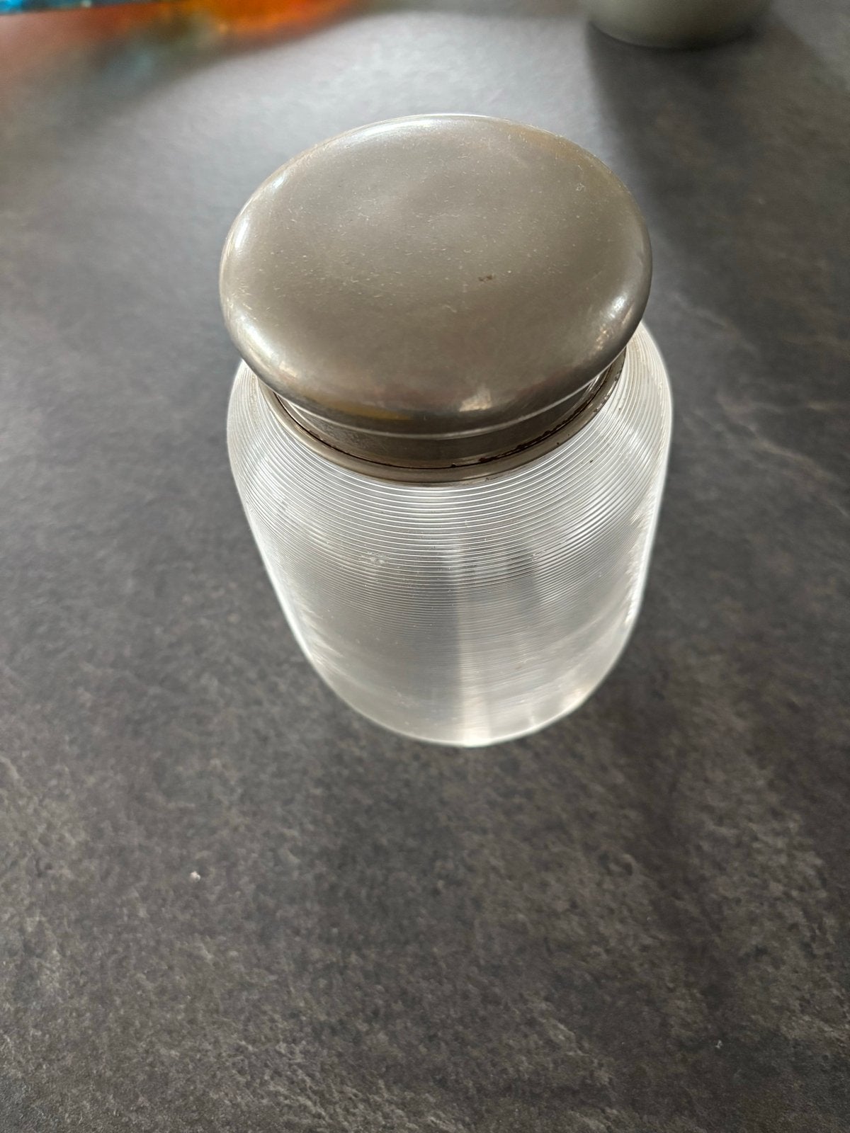 Fries draadglas voorraad pot met metalen deksel, Antiek en Kunst, Ophalen of Verzenden