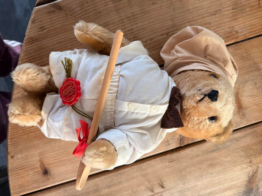 Hermann Teddy Original Kok Teddybeer met label, Verzamelen, Beren en Cherished Teddies, Gebruikt, Ophalen of Verzenden