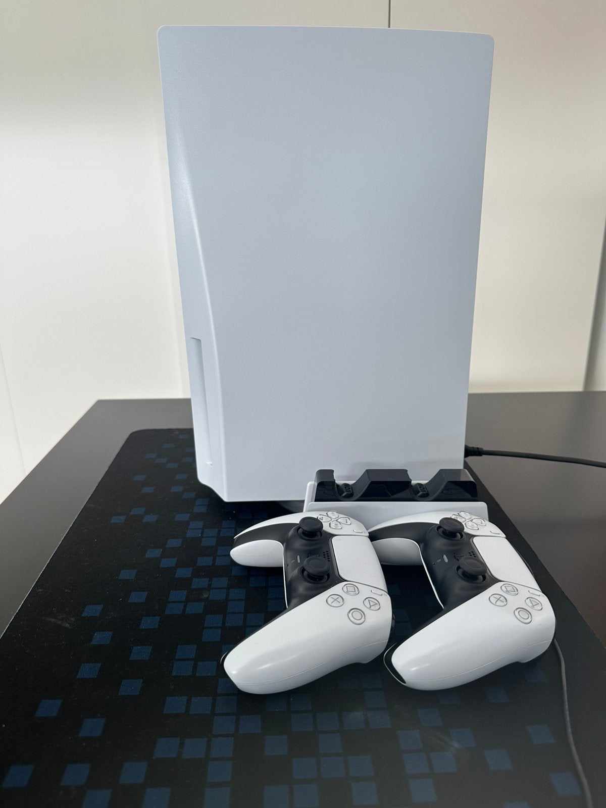 Foto 3 van Sony PlayStation 5 Disc twee controllers + charging station