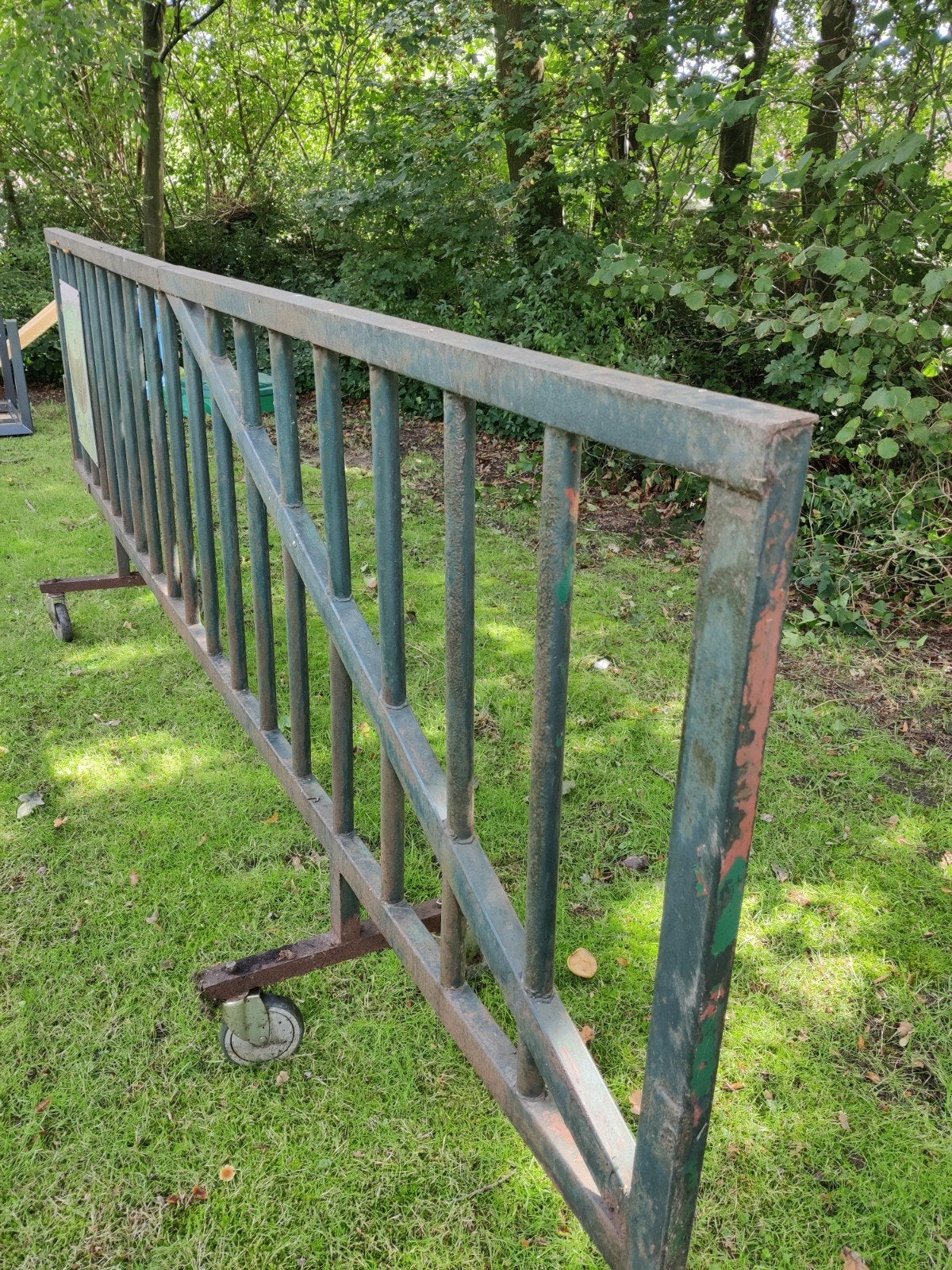 Robuust ijzeren hekwerk op wielen, Tuin en Terras, Ophalen, Gebruikt, IJzer, Spijlenhekwerk