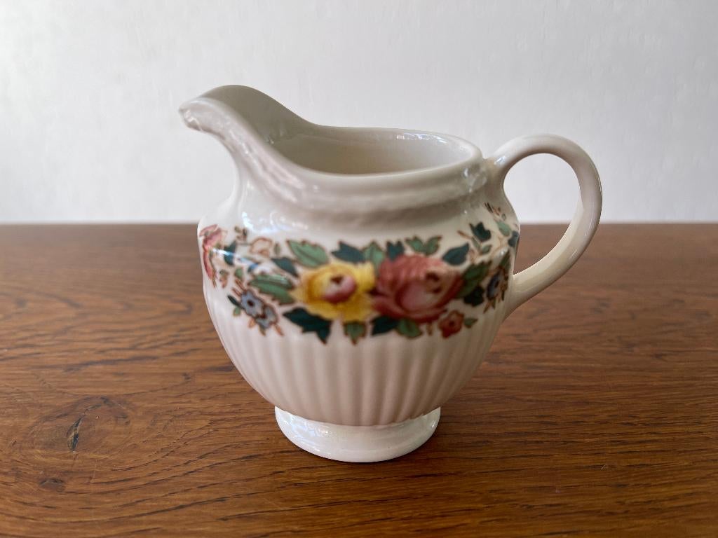 "Wedgwood Conway" Klein Melkkannetje als Nieuw, Overige typen, Ophalen of Verzenden, Zo goed als nieuw, Overige stijlen