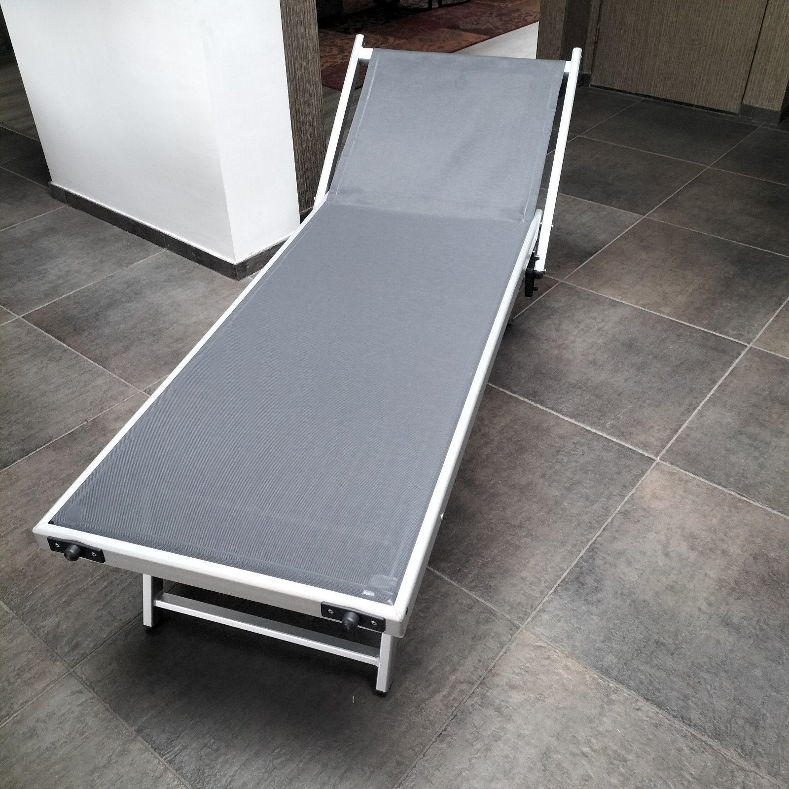 Verstelbare ligstoel / ligbed - grijs en aluminium, Tuin en Terras, Ophalen, Gebruikt, Aluminium, Verstelbaar