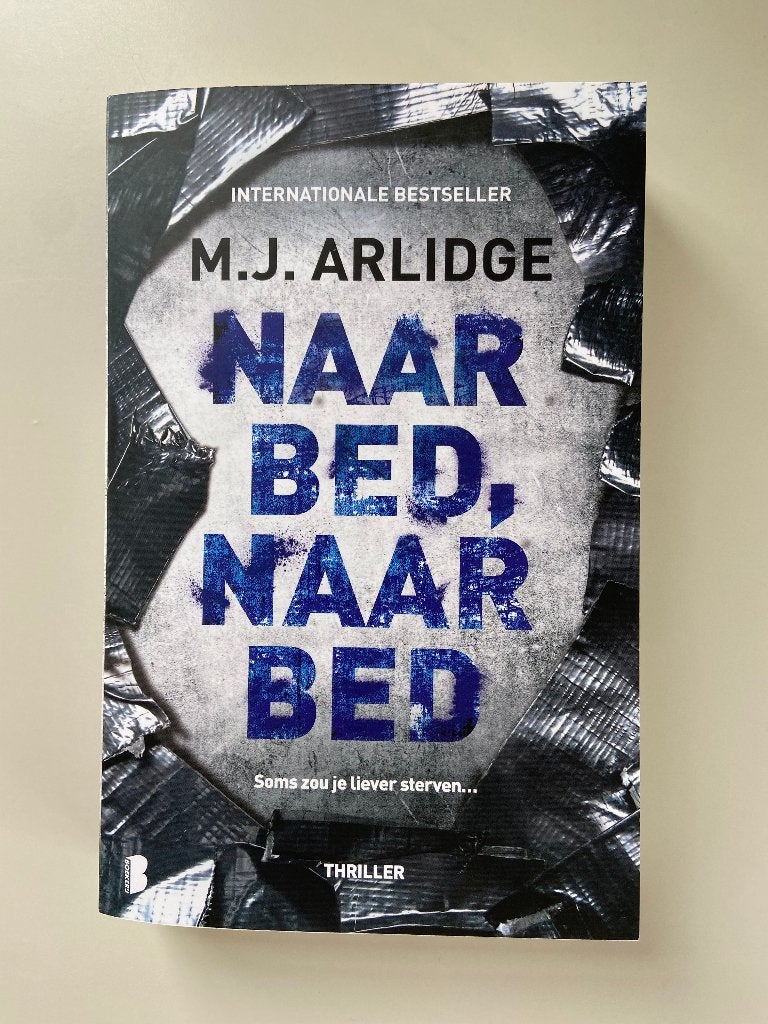 M.J. Arlidge - Naar bed, naar bed, Europa overig, Ophalen of Verzenden, Zo goed als nieuw, M.J. Arlidge