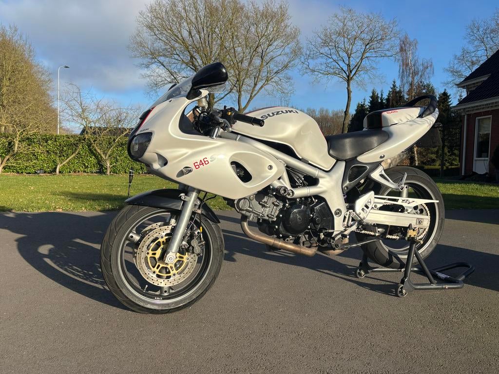 Unieke Suzuki SV 650s, 2 cilinders, Sportuitlaat, Meer dan 35 kW, Minimaal motorrijbewijs A2