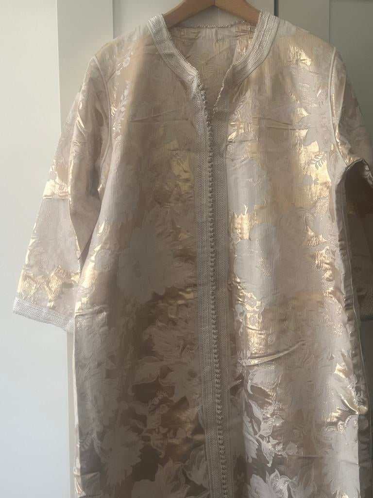 Gouden en witte kaftan met broek, Kleding | Dames, Maat 38/40 (M), Overige typen, Wit, Ophalen of Verzenden