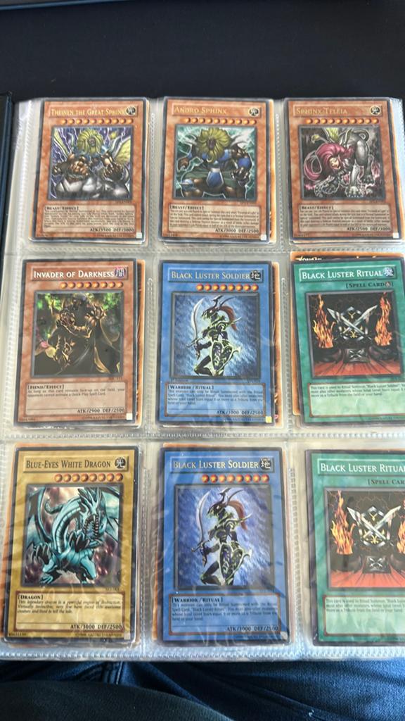 Grote verzameling Yu-Gi-Oh! kaarten in map, Ophalen of Verzenden, Zo goed als nieuw