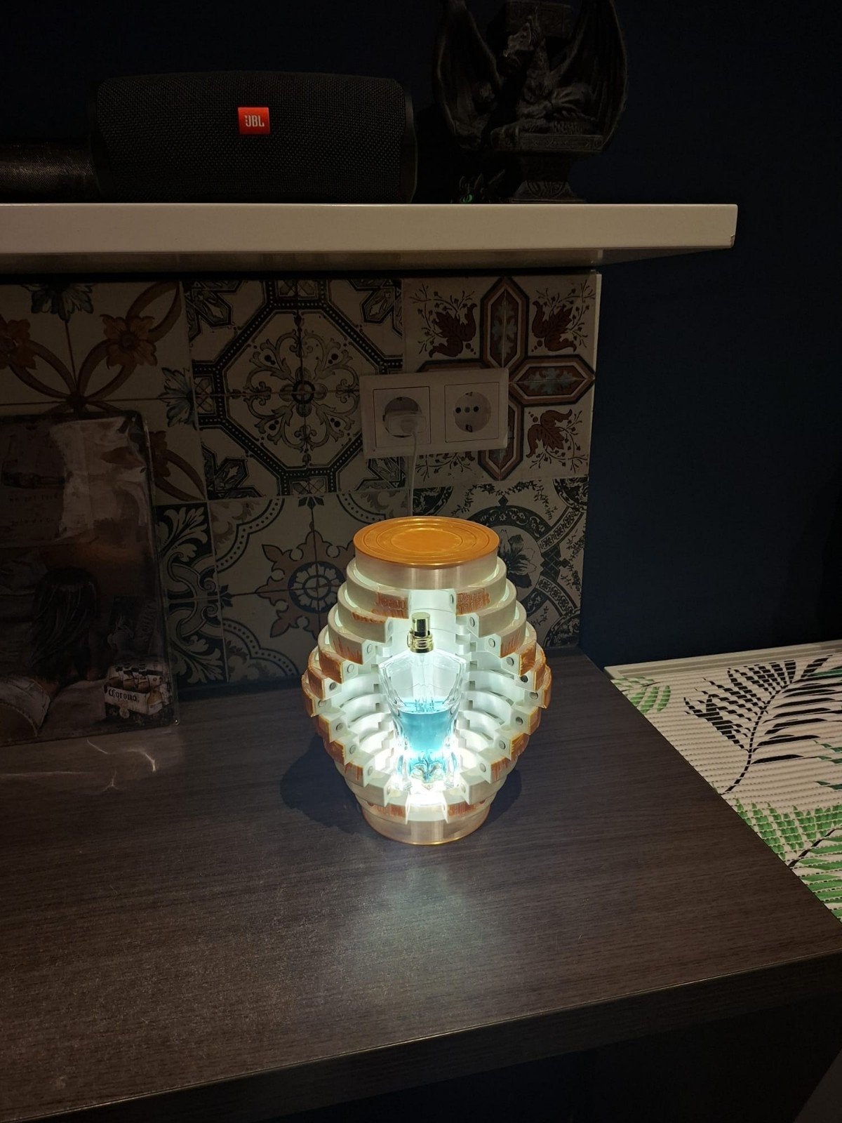 Jean Paul Gaultier "Divine" Displaybox met LED, Sieraden, Tassen en Uiterlijk, Uiterlijk | Parfum, Ophalen of Verzenden, Nieuw