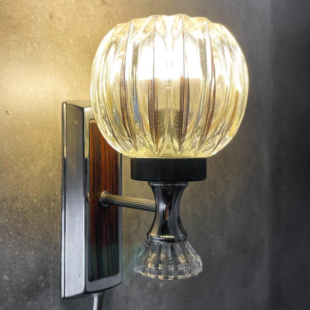 Vintage, midcentury wandlampje metaal en glas, Verzamelen, Retro, Huis en Inrichting, Ophalen of Verzenden