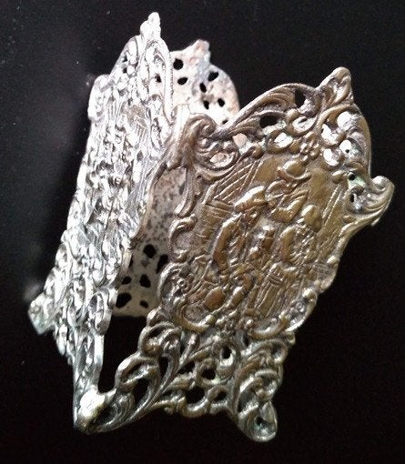 Maggiflesje houder verzilverd met 4 taferelen, Antiek en Kunst, Ophalen of Verzenden