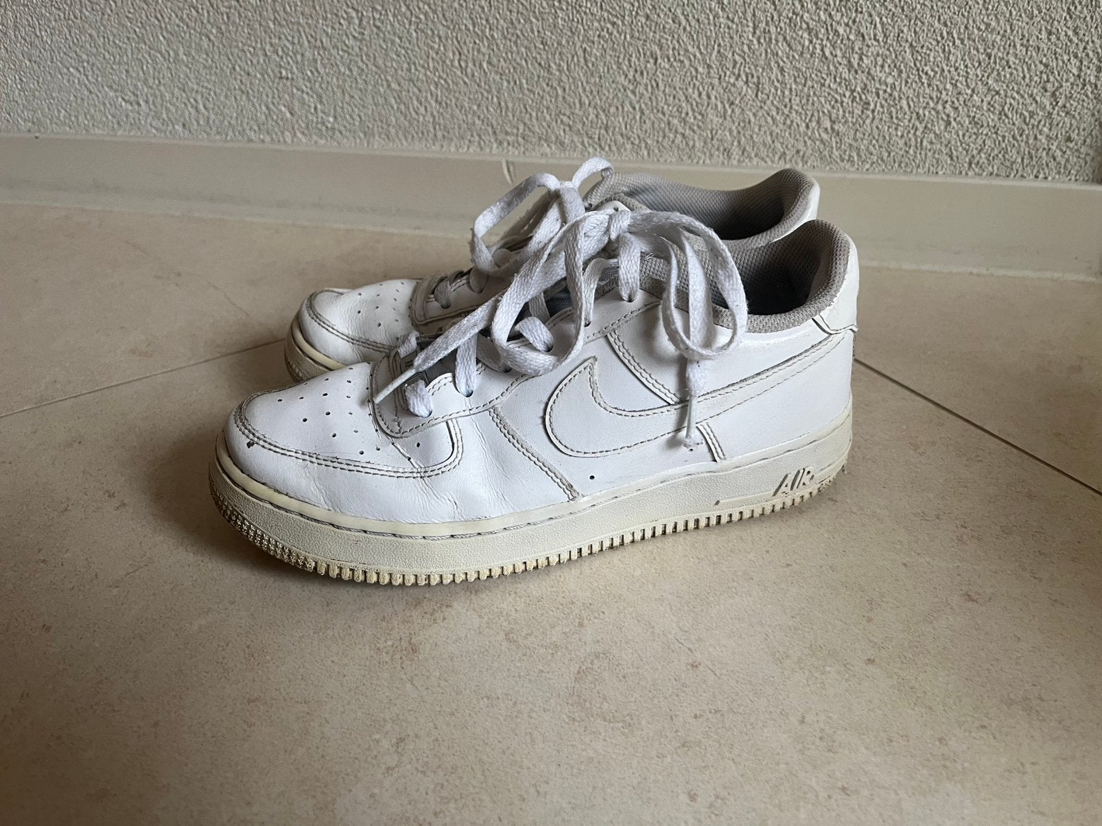 Nike Air Force 1 low-top sneakers wit mt. 38,5, Wit, Ophalen of Verzenden, Sneakers of Gympen, Gedragen