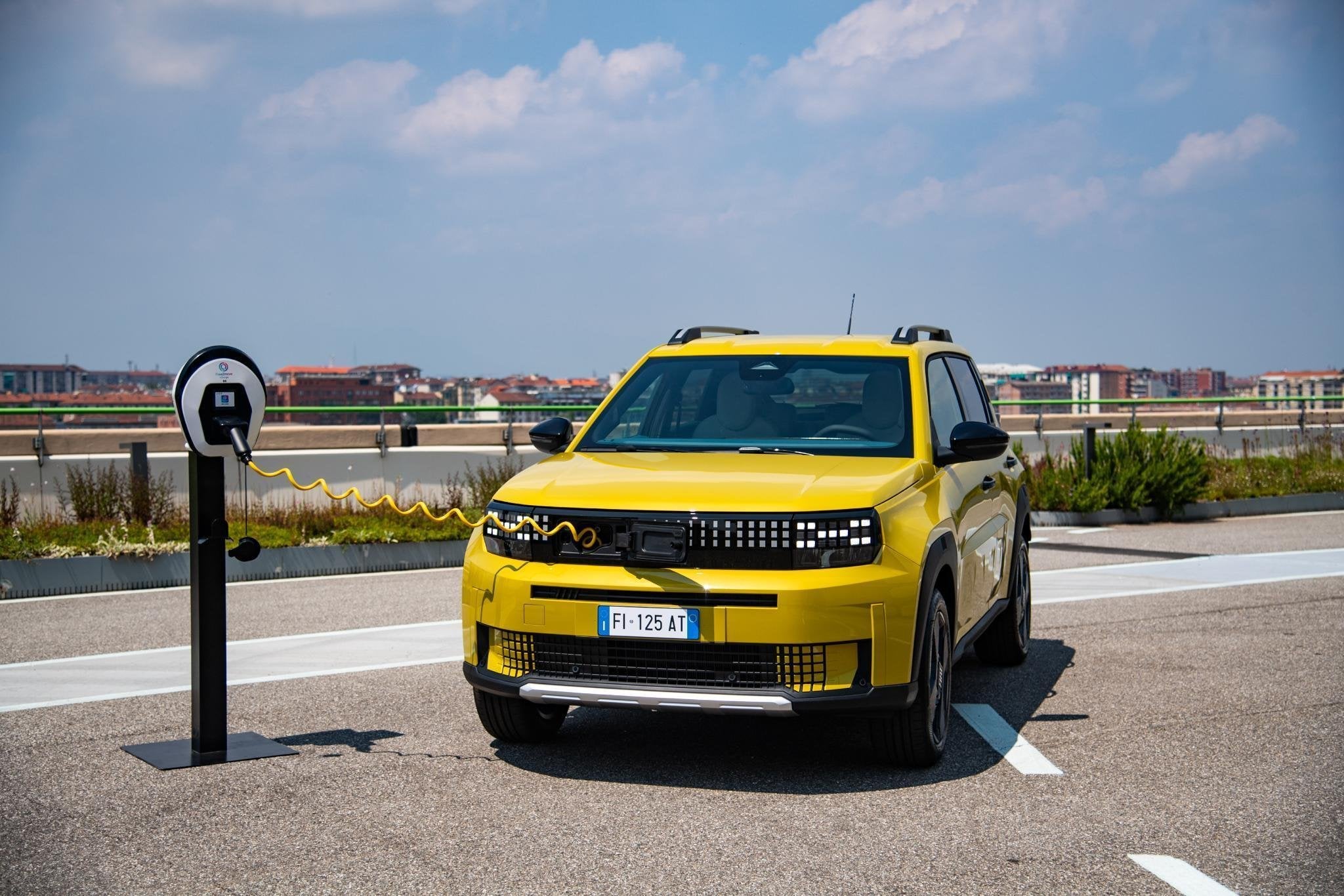 Fiat Grande Panda 1.2 Hybrid La Prima | Te Bestellen |, Auto's, Fiat, 600 kg, Parkeersensor, Geel, Bedrijf