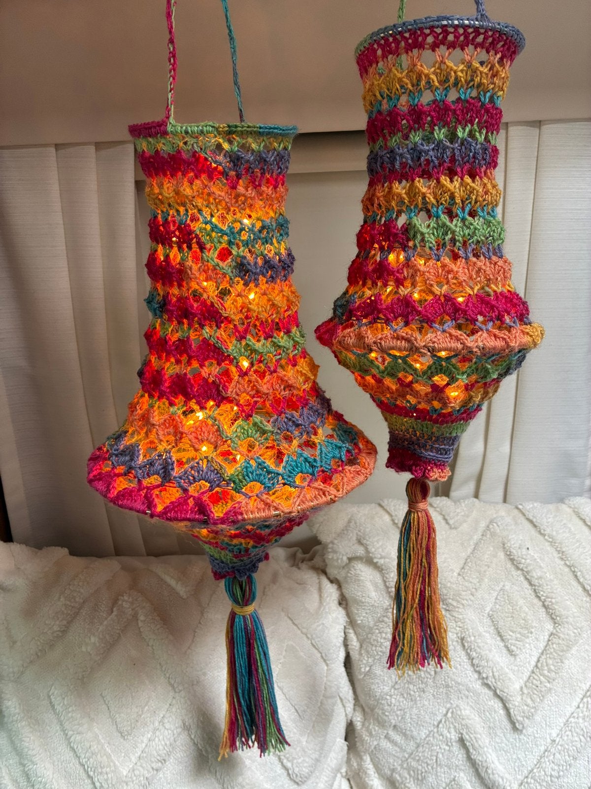 Set van 2 gehaakte lampionnen of kroonluchters met lampjed, Ophalen of Verzenden, Nieuw, Haken, Overige typen
