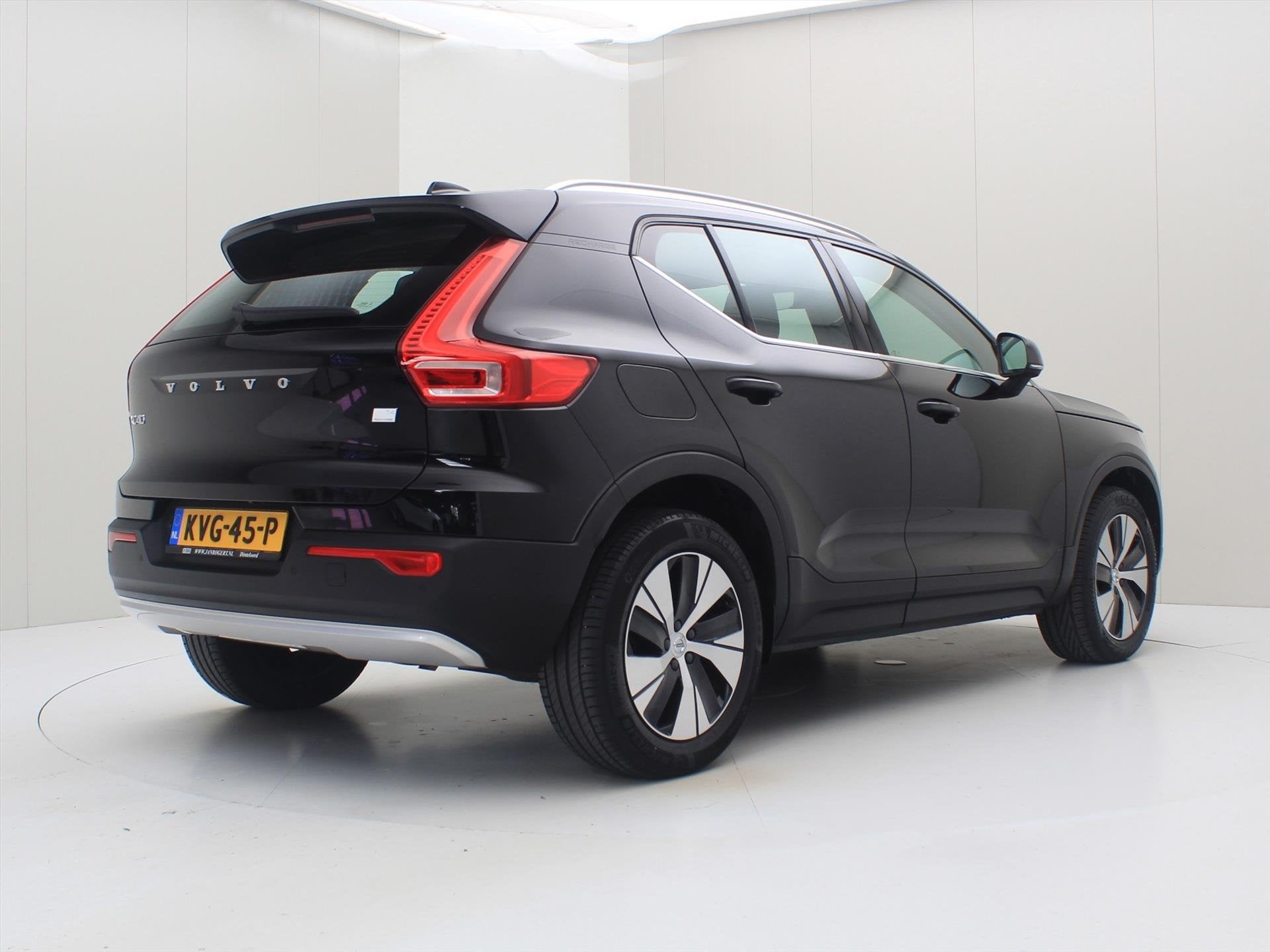 Volvo Xc40 T4 Twin Engine 211pk Geartronic Inscription Expre, Auto's, Dealer onderhouden, Stof, 1712 kg, Zwart