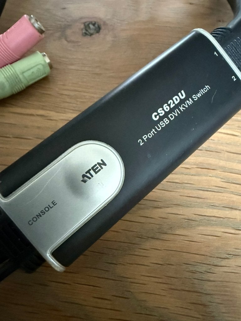 Aten 2 Port usb dvi-d KVM Switch en Audio CS62DU, Computers en Software, Ophalen of Verzenden, Zo goed als nieuw