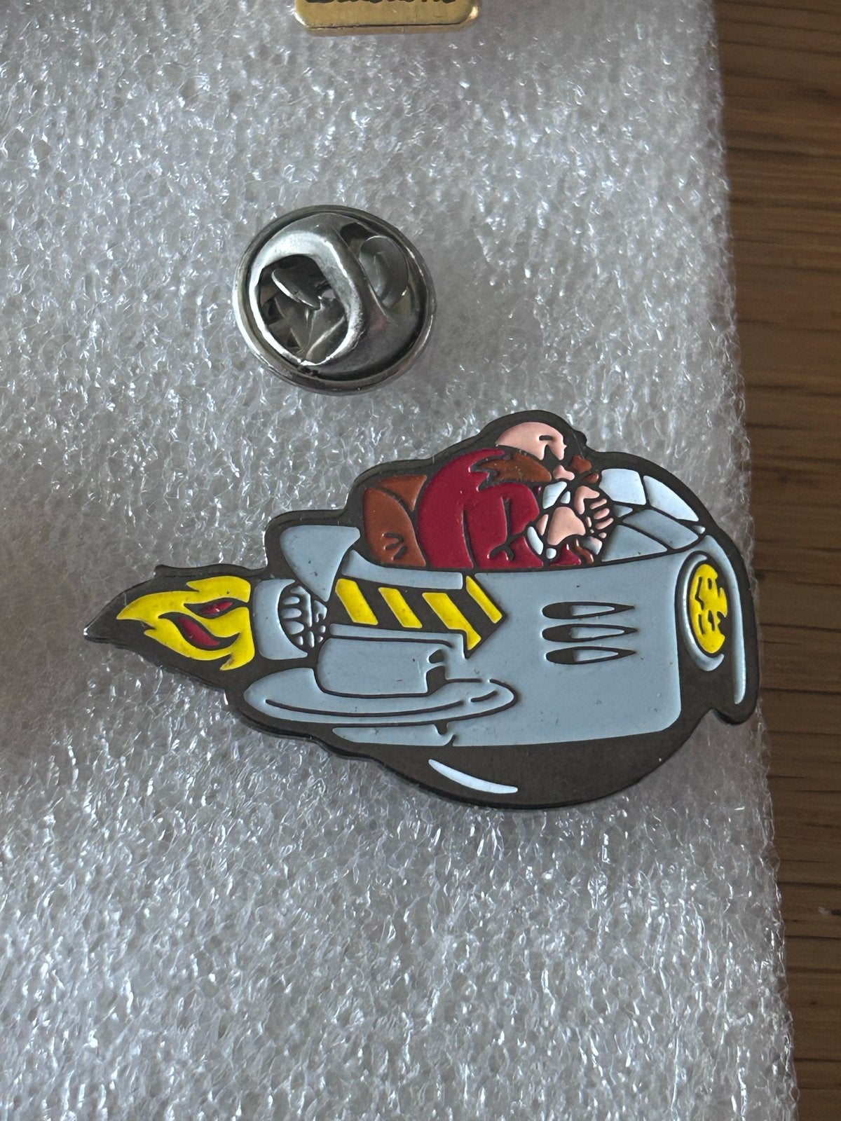 Dr. Eggman in Eggmobile Pin - Sonic the Hedgehog, Verzamelen, Ophalen of Verzenden, Zo goed als nieuw, Figuurtje, Speldje of Pin