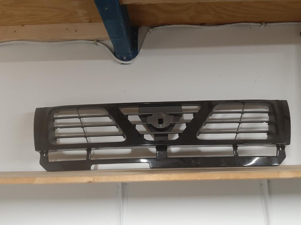Nieuwe Nissan Patrol Y61 Grill, Voor, Nieuw, Ophalen of Verzenden, Bumper