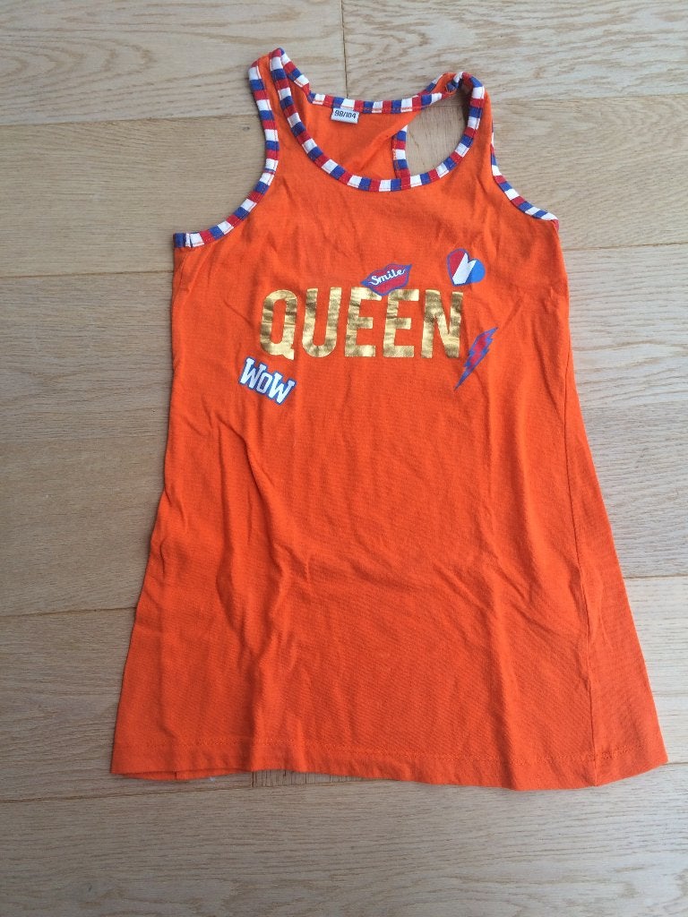 Leuk oranje jurkje "QUEEN" maat 98/104 - zgan, Kinderen en Baby's, Ophalen of Verzenden, Zo goed als nieuw, Meisje, Jurk of Rok