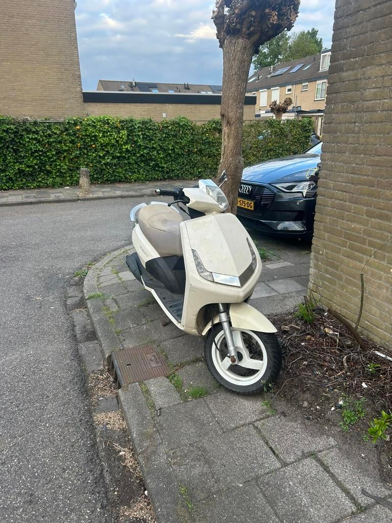 Peugeot VivaCity, Fietsen en Brommers, Ophalen, Gebruikt, Benzine, Peugeot