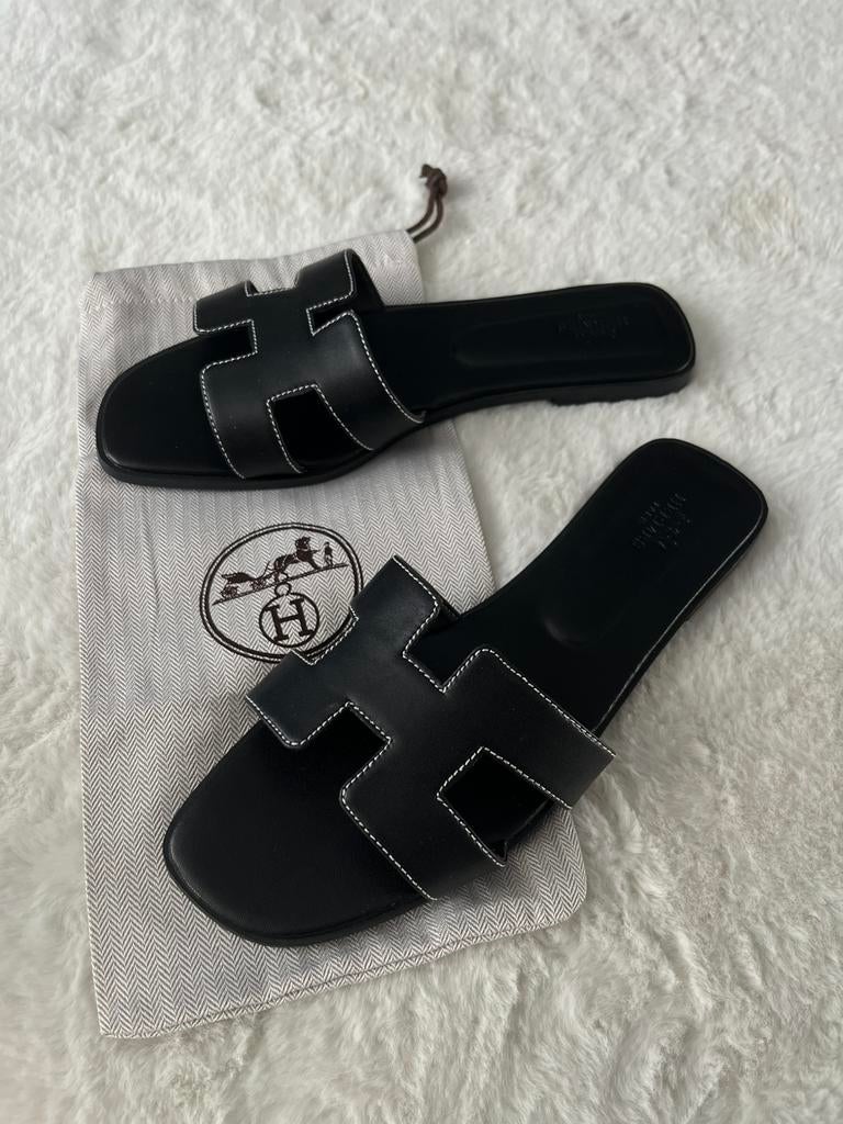 Hermes oran slippers, Ophalen of Verzenden, Zo goed als nieuw, Zwart, Overige typen