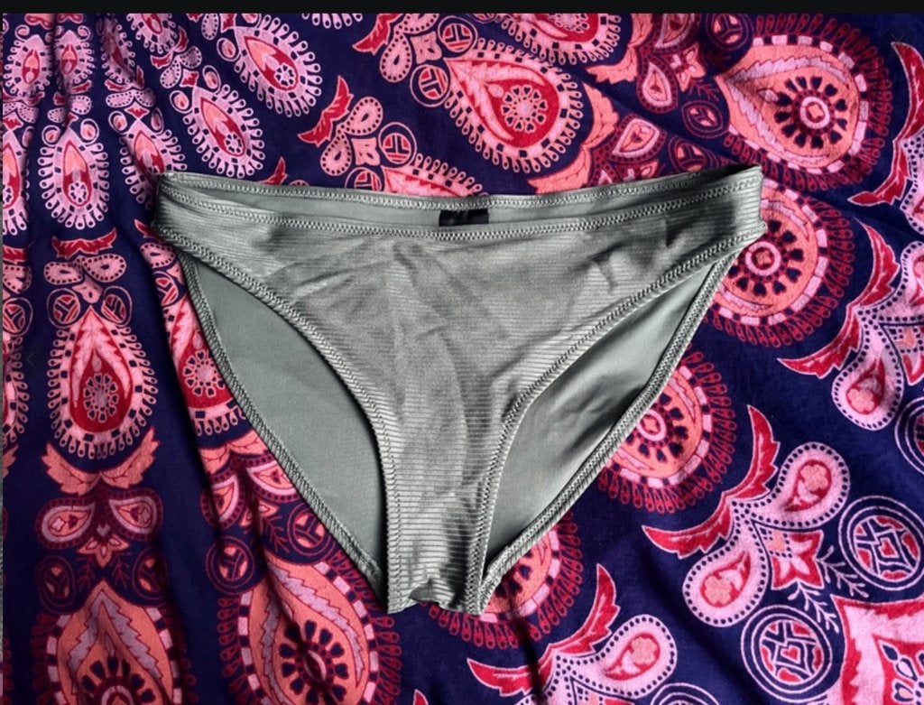 Nieuwe khaki kleurige bikini broek maat 46 nu voor 7,50€, Kleding | Dames, H&M, Nieuw, Ophalen of Verzenden, Zwembroek of Short