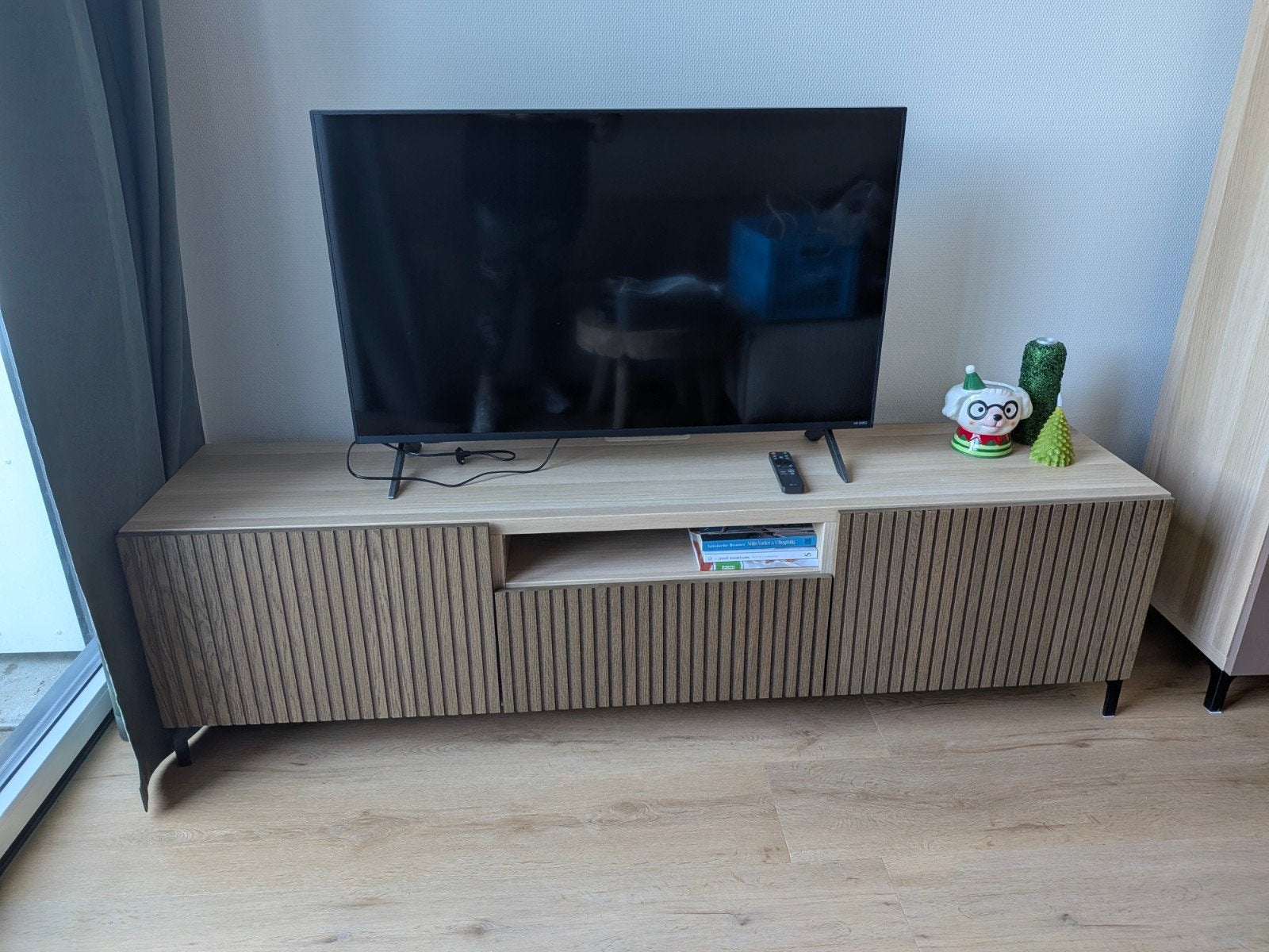 Modern TV-meubel met opbergruimte 180*40*38, Ophalen, Modern, Scandinavisch, 150 tot 200 cm, Zo goed als nieuw