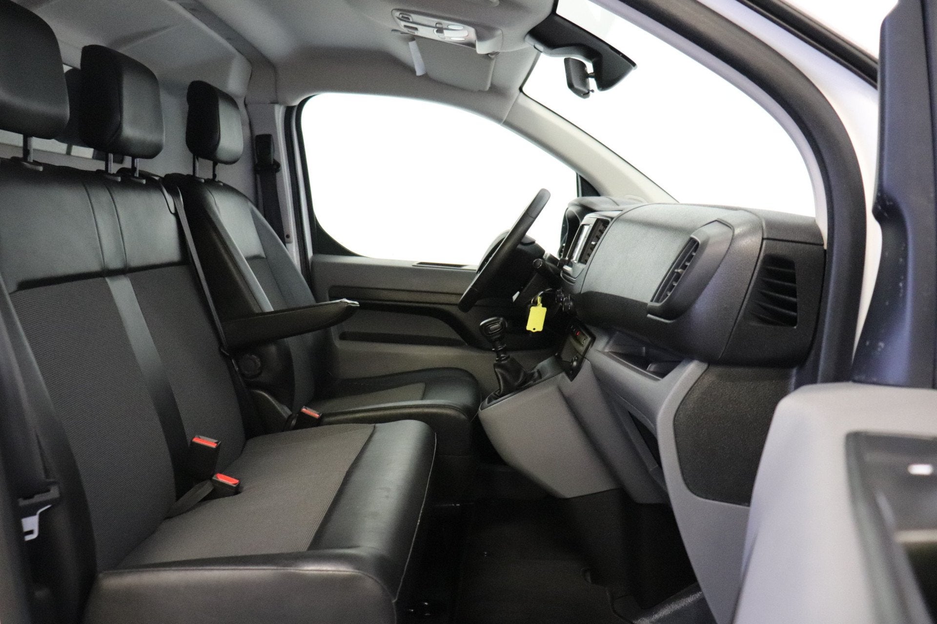 Peugeot Expert 2.0 BlueHDI 122 PK L3 EURO 6 - Airco - Navi -, Gebruikt, 4 cilinders, Leder en Stof, Origineel Nederlands