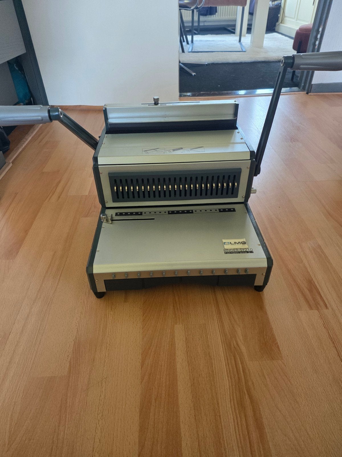 LMG BINDER-SY210 Bindmachine voor twin wire 2:1, Diversen, Ophalen of Verzenden