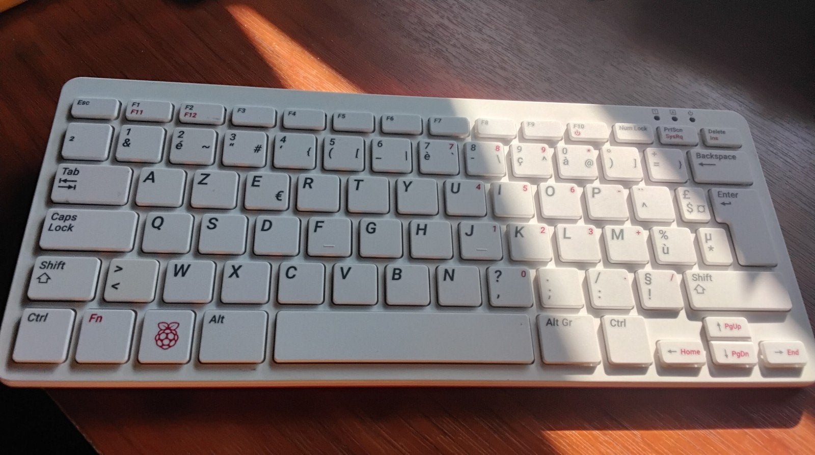 Raspberry Pi 400 - Wit, AZERTY, Draadloos of gezocht qwerty, Ophalen, Azerty, Zo goed als nieuw, Draadloos