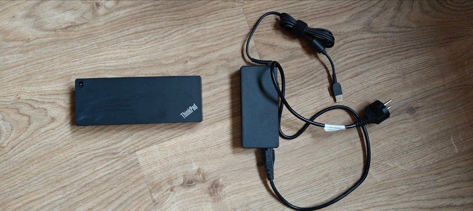 Lenovo ThinkPad Docking Station met adapter, Computers en Software, Ophalen of Verzenden, Zo goed als nieuw, Lenovo, Docking station