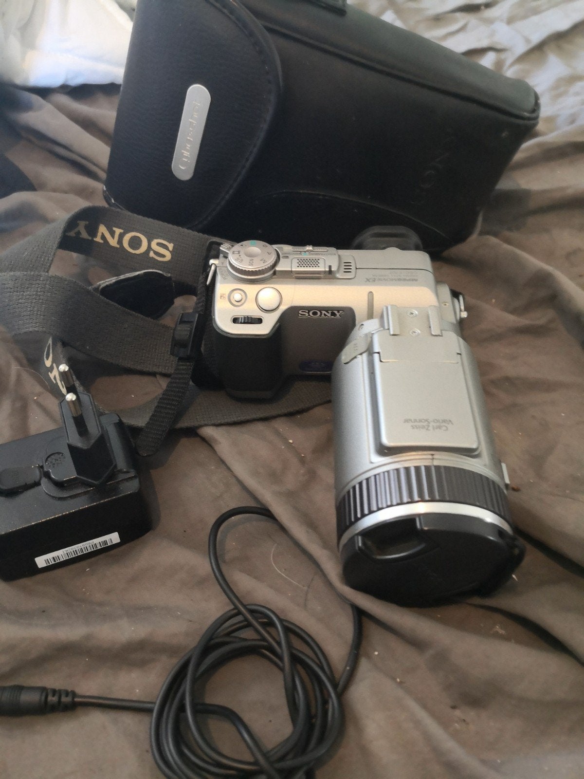 Sony Cyber-shot DSC-F707 digitale camera met Carl Zeiss lens, Ingebouwde flitser, Gebruikt, Ophalen of Verzenden, Compactcamera